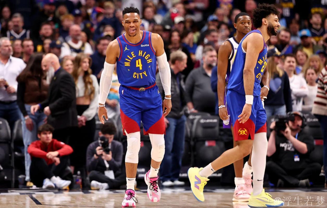 威少妙传不看人 约基奇强打篮下完成2+1